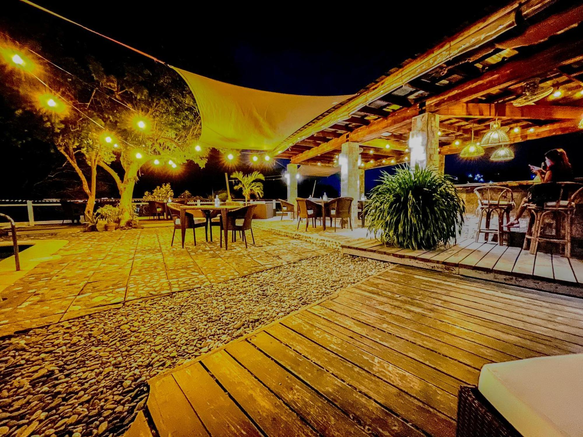 Edgewater Dive & Spa Resort Пуэрто-Галера Экстерьер фото