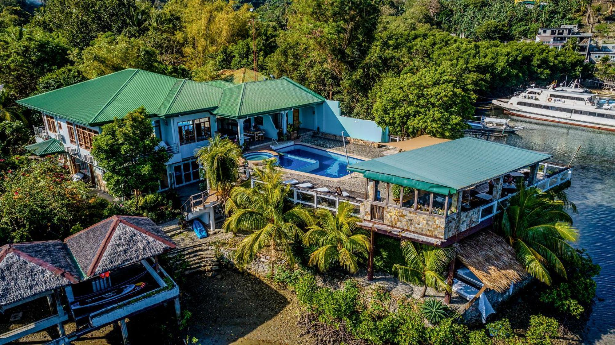 Edgewater Dive & Spa Resort Пуэрто-Галера Экстерьер фото
