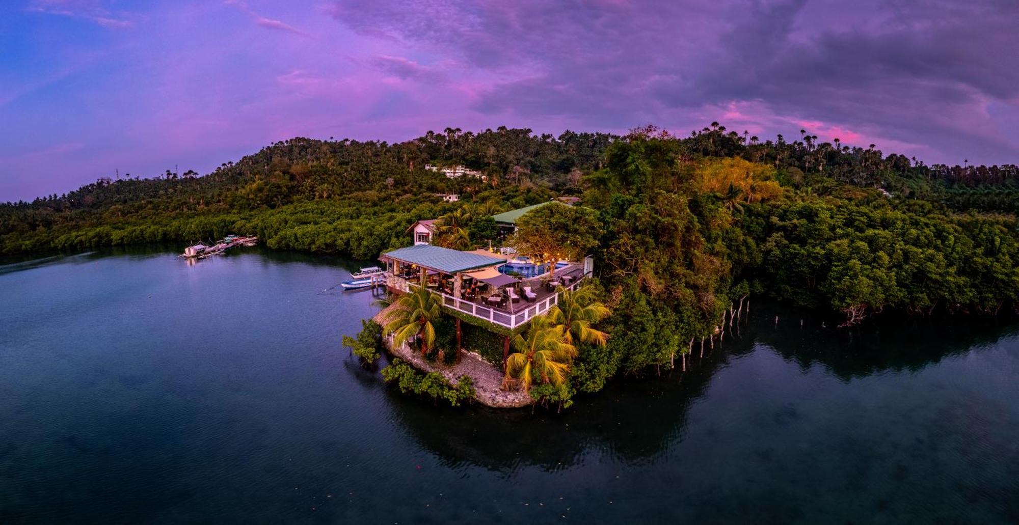 Edgewater Dive & Spa Resort Пуэрто-Галера Экстерьер фото