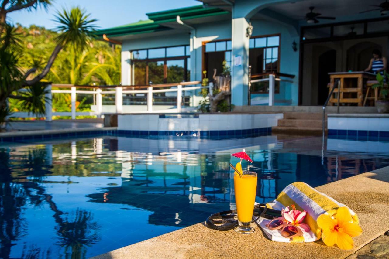 Edgewater Dive & Spa Resort Пуэрто-Галера Экстерьер фото